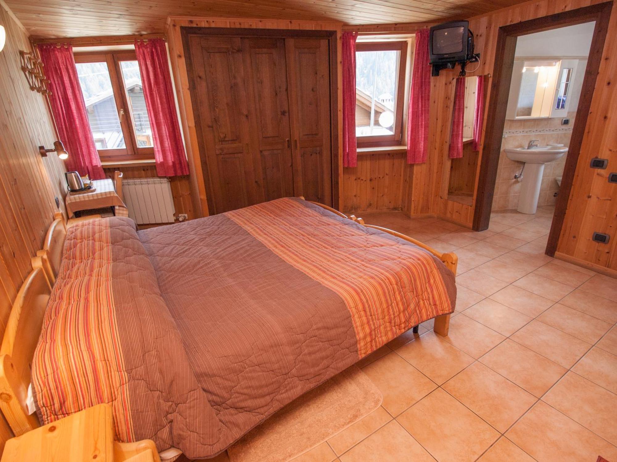 Le Vieux Rascard Chambres D'Hotes Champoluc Zimmer foto