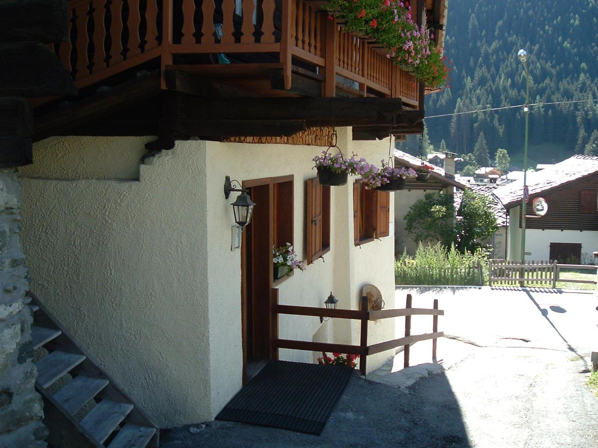Le Vieux Rascard Chambres D'Hotes Champoluc Exterior foto