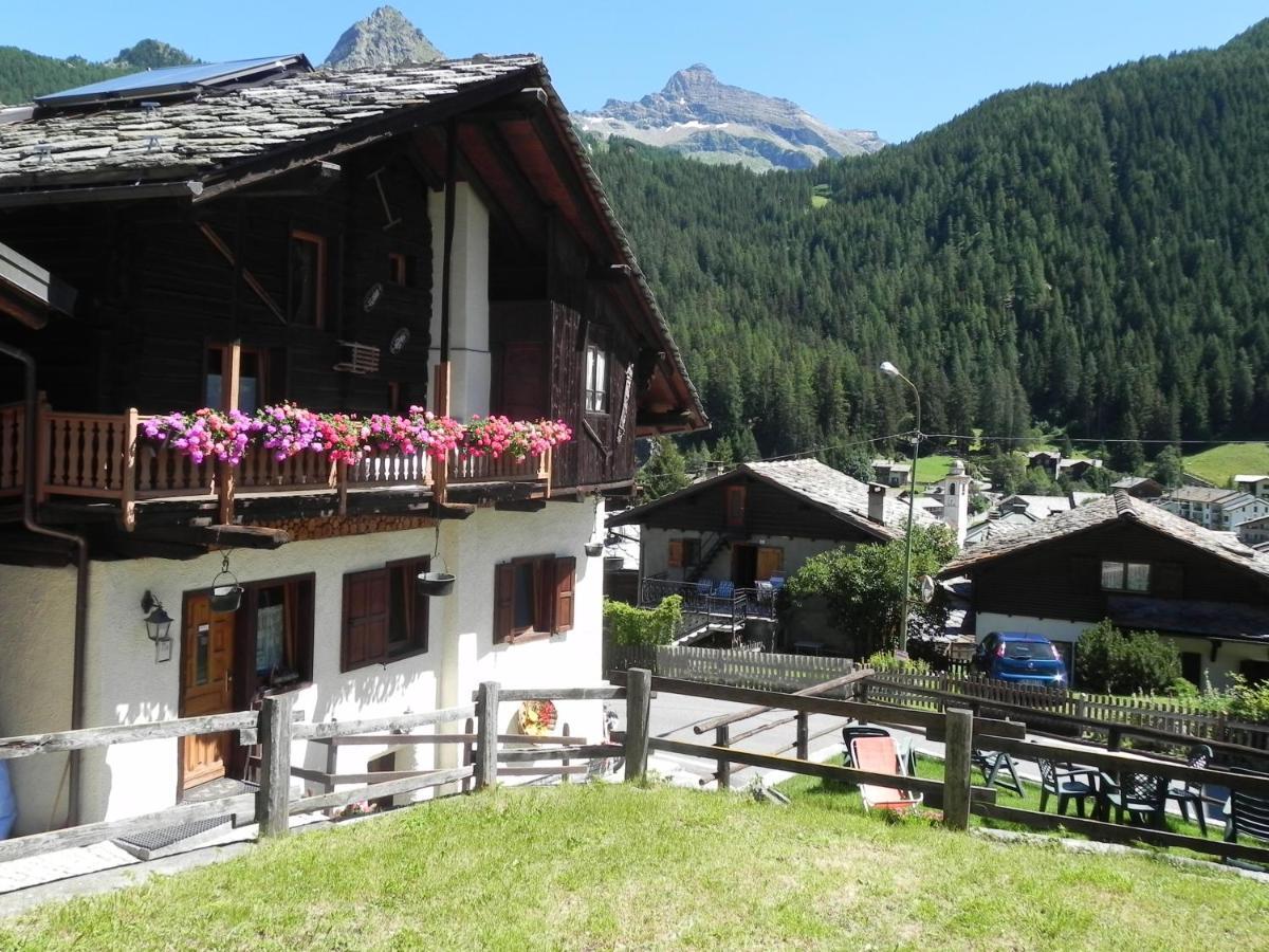 Le Vieux Rascard Chambres D'Hotes Champoluc Zimmer foto